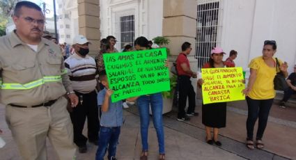 Esposas de trabajadores de la CEA Guaymas se manifiestan; piden incremento de salario