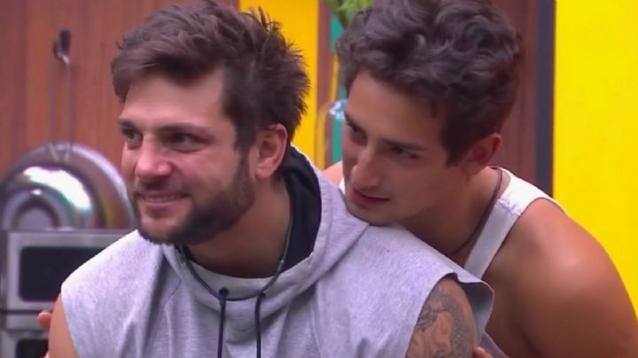 Nicola Porcella y Emilio Osorio se tatúan el trinche del 'Team Infierno'