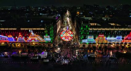 FOTOS: Pese a la lluvia, Zócalo de la CDMX 'estrena' alumbrado por las Fiestas Patrias