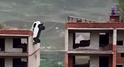 FUERTE VIDEO: Sujeto trata de saltar de un edifico a otro; lo hace a bordo de su auto