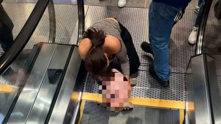 FUERTE VIDEO: Niña de 2 años se atora en una escalera eléctrica; critican a la madre