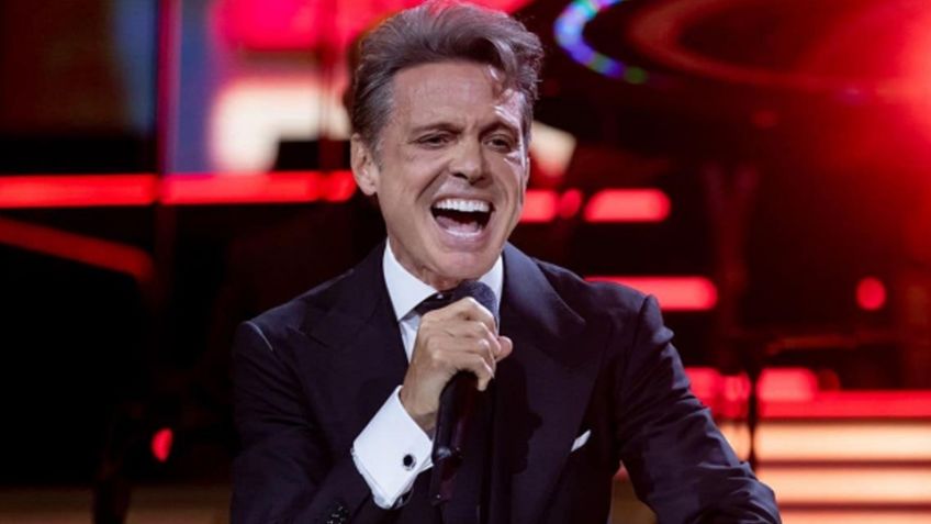 VIDEO: Fan le arroja su brasier a Luis Miguel en pleno concierto y así fue su reacción