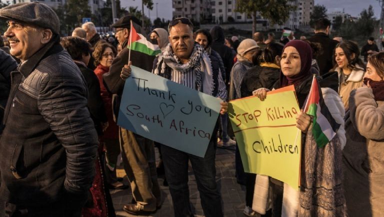 Sudáfrica acusa a Israel de genocidio ante Corte Internacional; obtiene poto de Brasil y Colombia