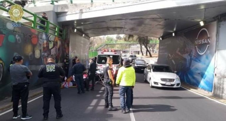 Hombre se arroja desde puente vehicular 