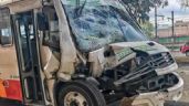 Caos en la calzada Ignacio Zaragoza por choque de autobús de transporte público