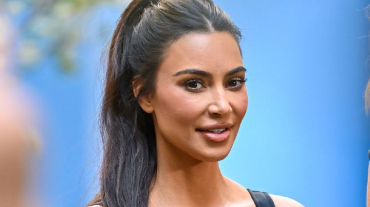 Kim Kardashian luce irreconocible con tocado de cuervo para 'American Horror Story'