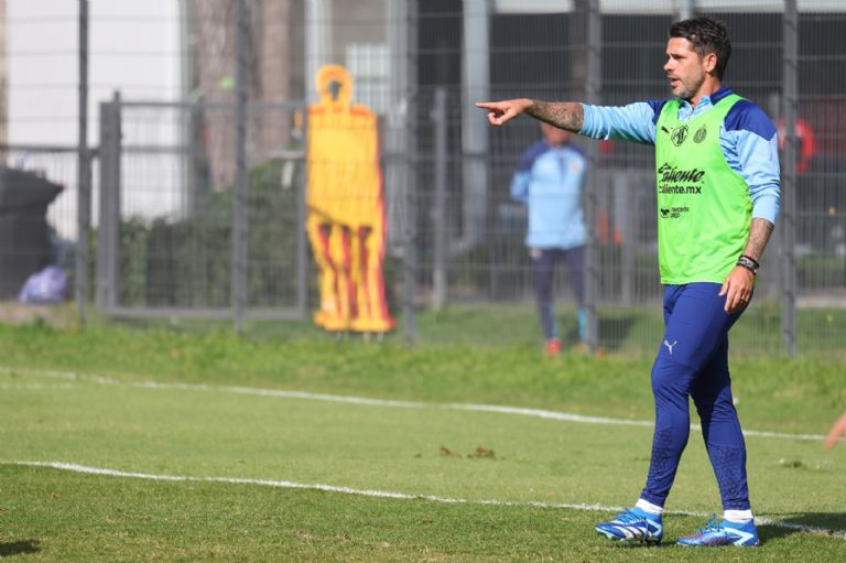 Fernando Gago busca cambiar su mala suerte en debuts ahora en su estreno con Chivas