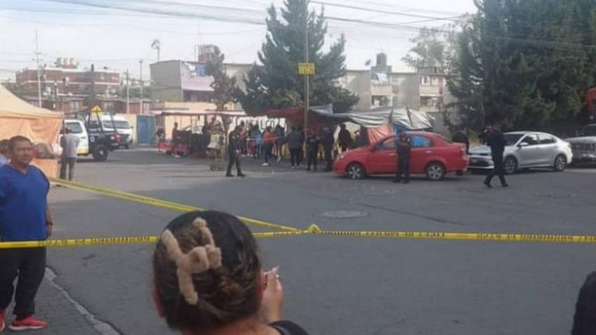 Sicarios armados ejecutan a balazos a pareja en tianguis de Coacalco; les dieron 10 tiros