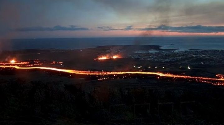 Erupción volcánica en Islandia; lava arrasa casas y obliga evacuación de 4 mil residentes