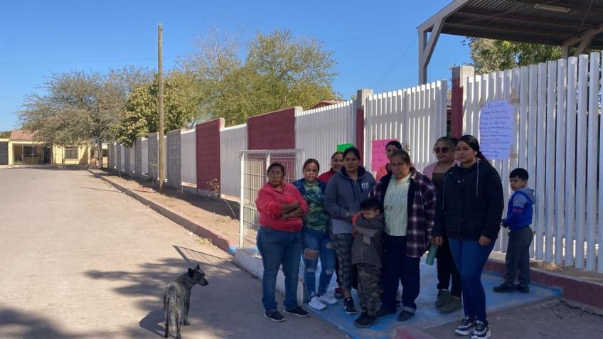Padres de familia toman escuela primaria de la colonia Beltrones de Ciudad Obregón