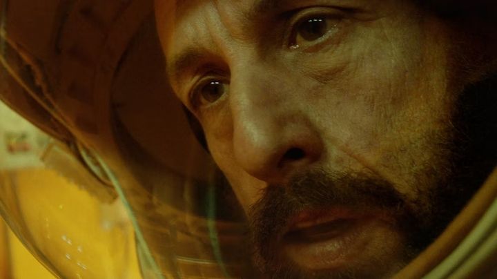 Adam Sandler sorprende en un drama de ciencia ficción en el primer trailer de 'El Astronauta'