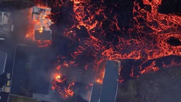 Volcán activo de Islandia pone en peligro atractivos turísticos