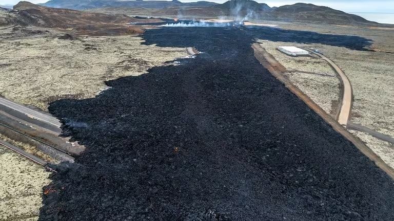 Volcán activo de Islandia pone en peligro atractivos turísticos