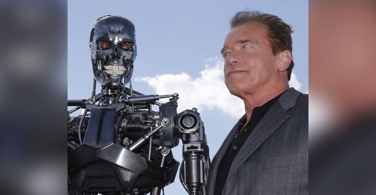 Arnold Schwarzenegger es detenido en aeropuerto por fuerte motivo