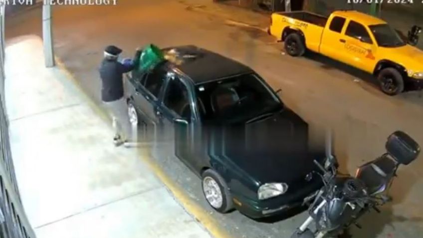 Delincuente intenta incendiar un vehículo en Cuautitlán Izcalli y termina quemado