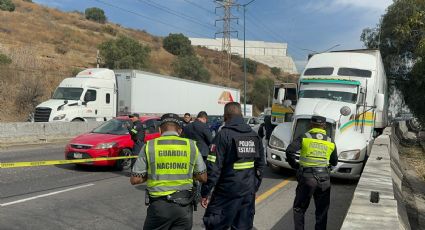 Sicarios armados ejecutan a trailero en la autopista México-Querétaro; caos vehicular