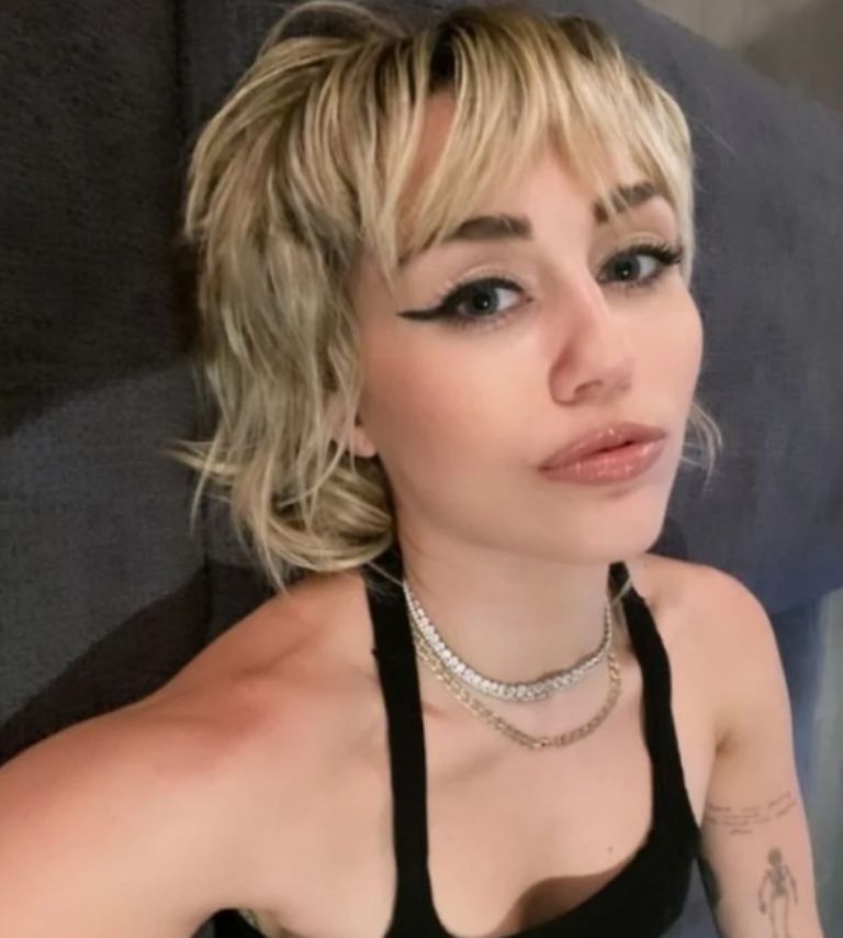 Miley Cyrus luciendo un 'wolf cut'