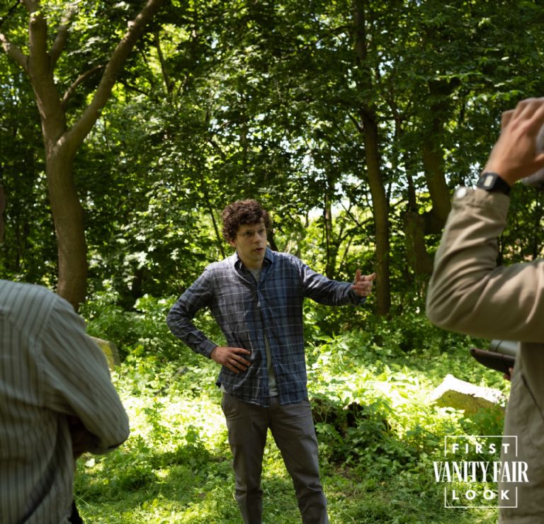 Kieran Culkin y Jesse Eisenberg se unen sobre el dolor en nuevas imágenes de 'A Real Pain'