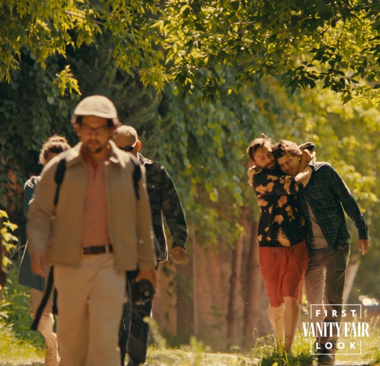 Kieran Culkin y Jesse Eisenberg se unen sobre el dolor en nuevas imágenes de 'A Real Pain'