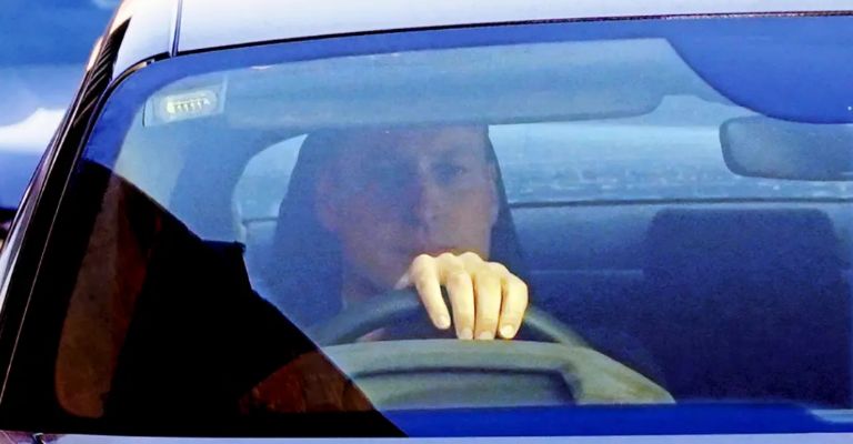 Príncipe William es captado devastado al salir del hospital donde operaron a Kate Middleton 