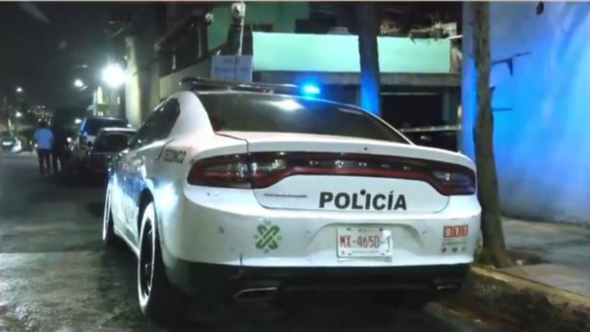 Sicario ejecuta a mujer al interior de una barbería en Iztapalapa; le pegó tres disparos