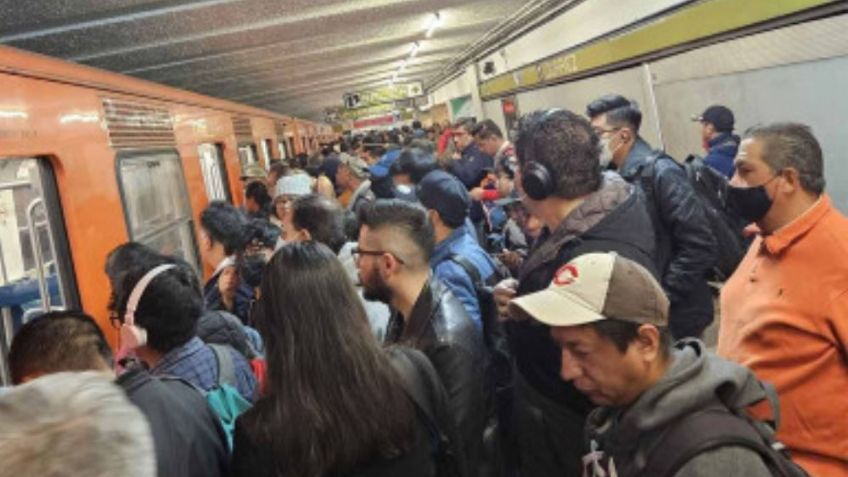 Caos en el Metro de la CDMX: Desalojan a usuarios en Juárez por falla en tren