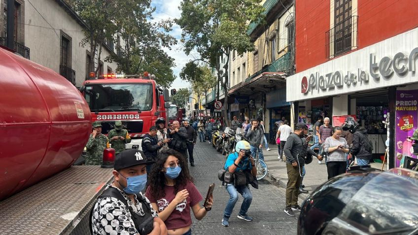 Incendio en la Plaza de la Tecnología genera caos en Eje Central Lázaro Cárdenas