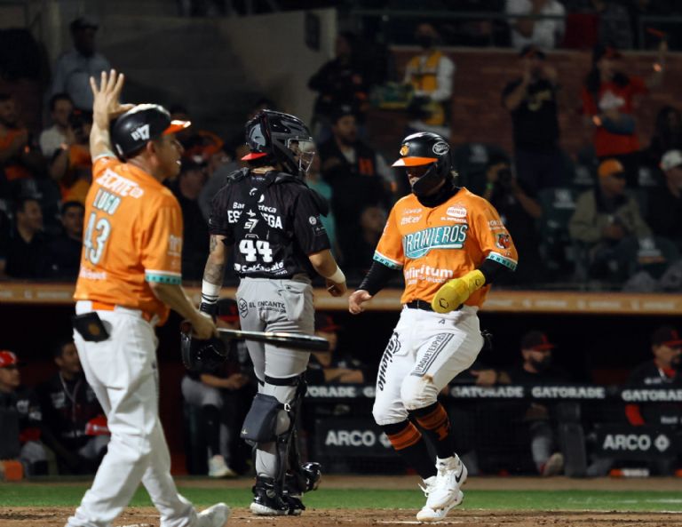 Naranjeros de Hermosillo pega primero en la Serie Final de la LMP y vence 8-2 a Mazatlán