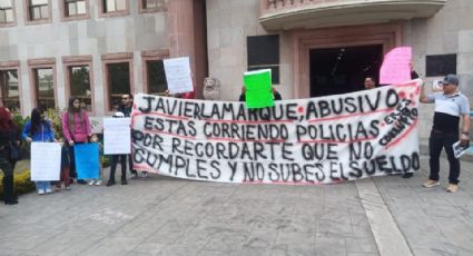 Policías despedidos en Cajeme se manifiestan en Palacio Municipal