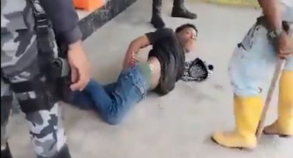 VIDEO: Padre golpea con tabla a joven tras enterarse que había robado en Ecuador