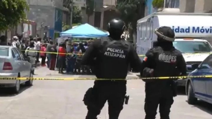 Sicarios armados presuntamente acribillan a mujer frente a escuela primaria en Atizapán