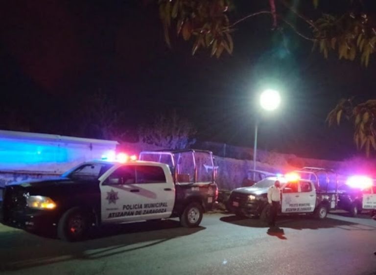 Ejecutan a mujer frente a escuela en Atizapán