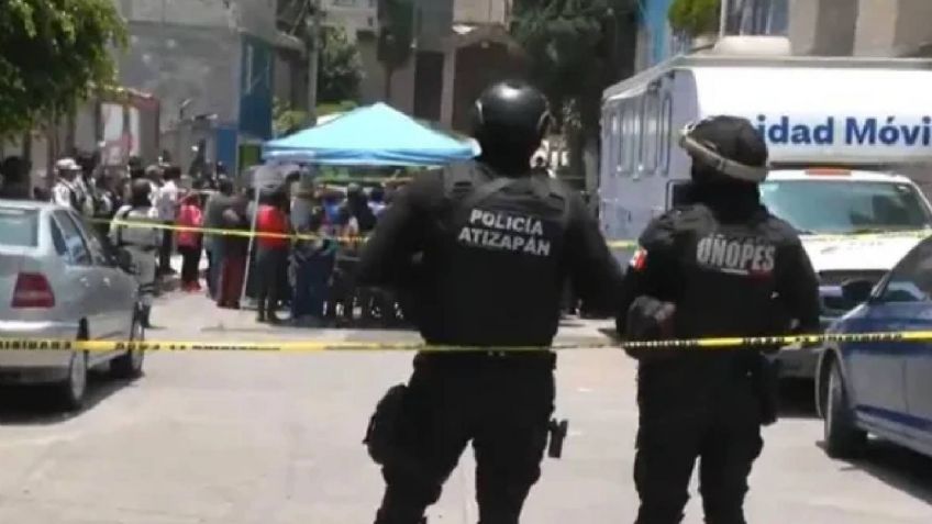 Sicarios armados presuntamente acribillan a mujer frente a escuela primaria en Atizapán