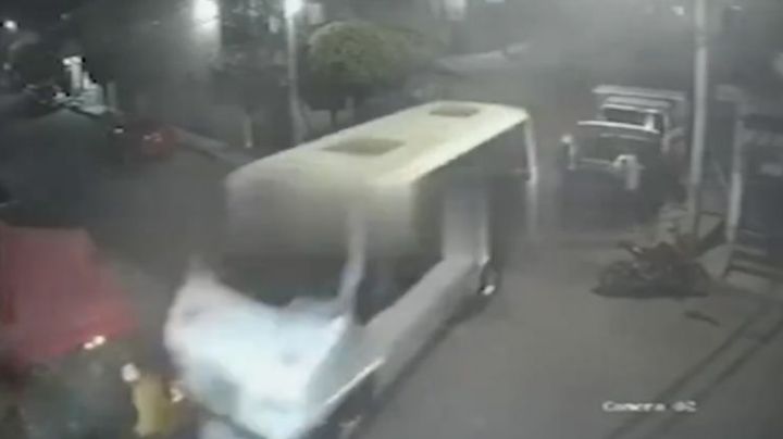 Tragedia en Naucalpan: Microbús sin chofer atropella y mata a persona en puesto de comida