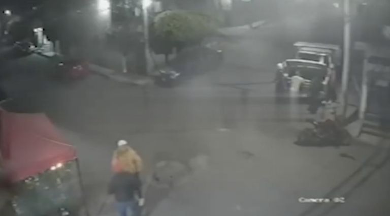 microbús sin chofer atropella y mata a una persona en Naucalpan