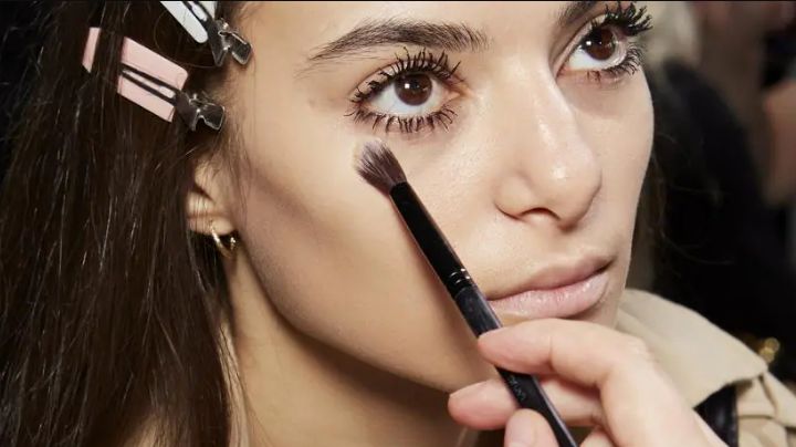 Evítalos: 2 errores al usar corrector que te hacen 'envejecer' al instante