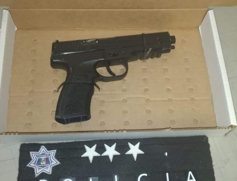 Capturan a menor con arma de fuego a fuera de una escuela en Nogales