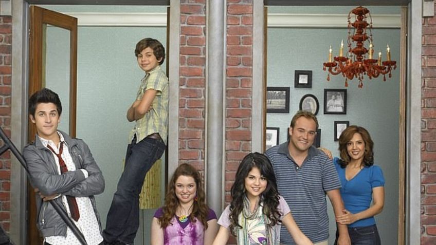 Selena Gomez impacta a fans al reunirse con coprotagonistas de 'Wizards Of Waverly Place'