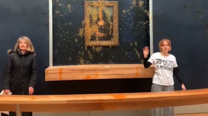 VIDEO: Cuadro de la Mona Lisa en Museo de Louvre sufre ataque; activistas le arrojan sopa