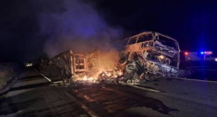 Choque de camión de pasajeros y tráiler deja 19 muertos en la Mazatlán-Culiacán
