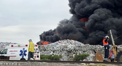 Incendio en fábrica de reciclaje de envases de plástico en Valle de Chalco
