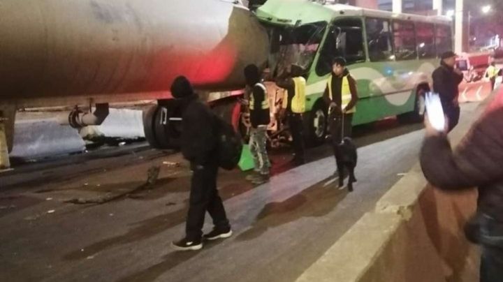 Caos en la calzada Ignacio Zaragoza por choque de camión contra pipa; 15 lesionados