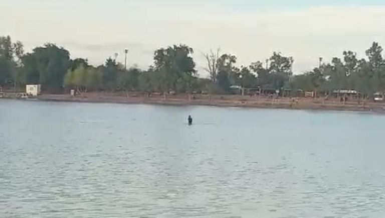 Rescatan a hombre de la Laguna de Náinari. Foto: Facebook