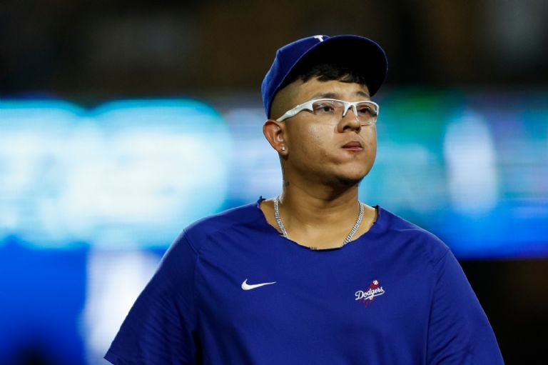 Julio Urías fuera de las Grandes Ligas