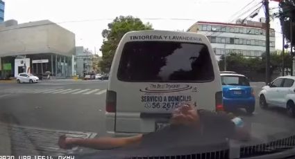 Limpiaparabrisas intenta estafar a conductor; se lanza contra auto y finge ser atropellado