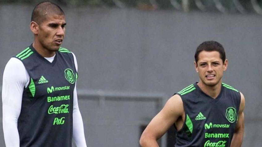 Tras rumores, Carlos Salcido confirma el regreso de 'Chicharito' Hernández a Chivas