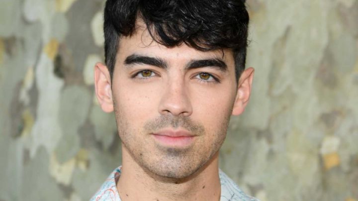 Joe Jonas confirma relación con exreina de belleza en romántico viaje