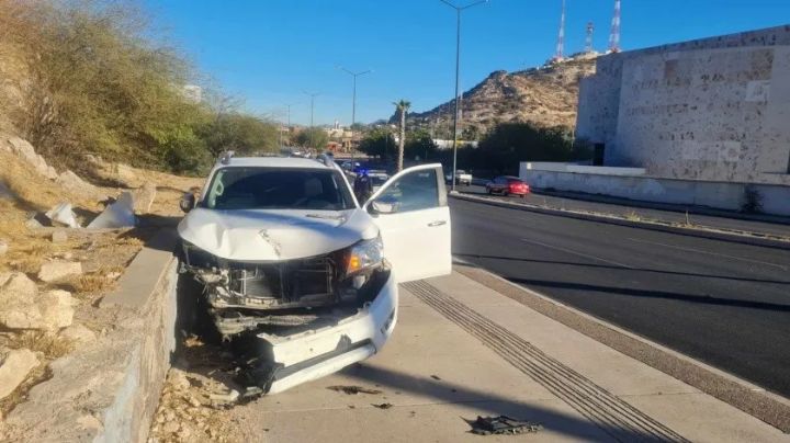 Aparatoso choque frente a la Casa de la Cultura de Hermosillo deja un lesionado