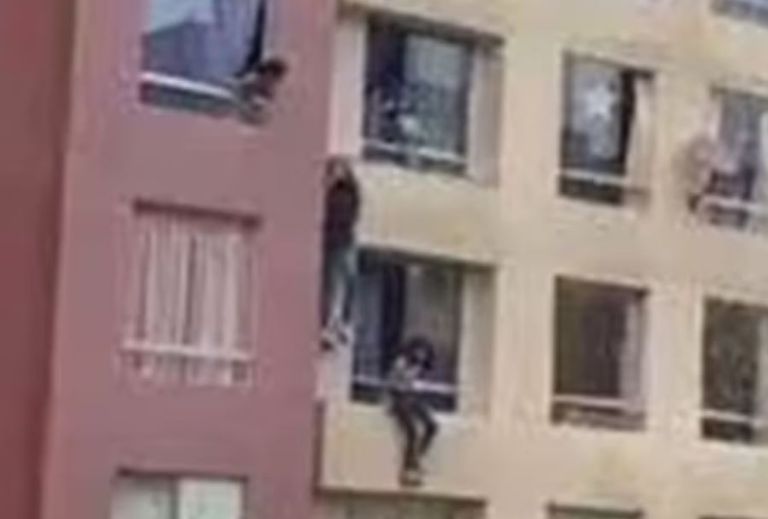 Sujeto cae de cuarto piso en Perú