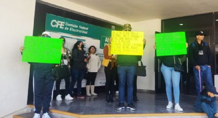 Guaymenses protestan en las oficinas de atención de la CFE; denuncian diversos abusos